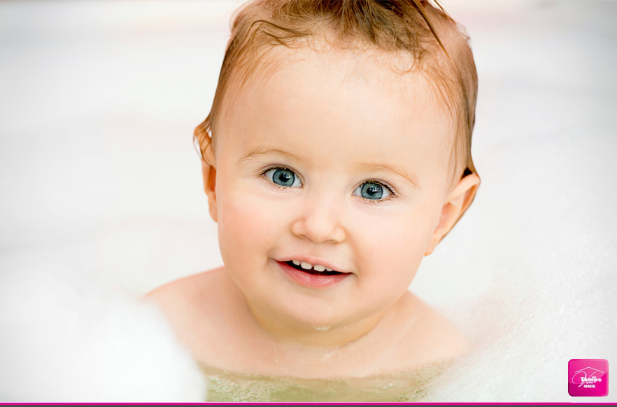 Enfant dans le bain